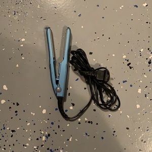 Mini hair straightener